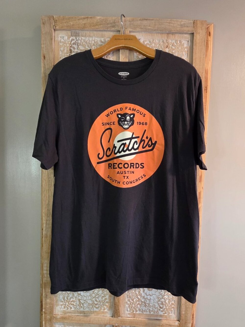 Old Navy Men's XL t-shirt Scratch's Records Austin TX
